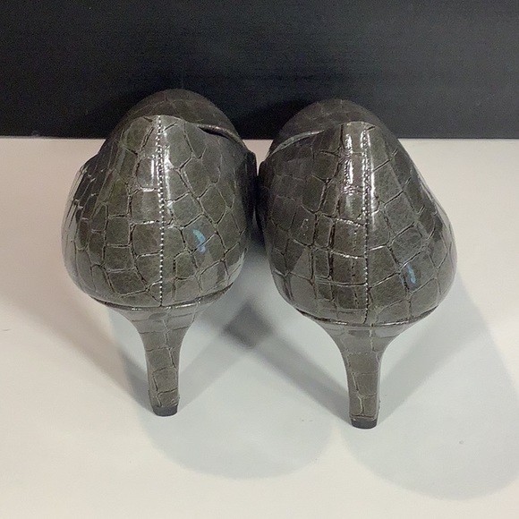 Comfort Plus By Predictions Gray Patent Reptile Embossed Comfort Pump Heel Sz 10 - Picture 7 of 11